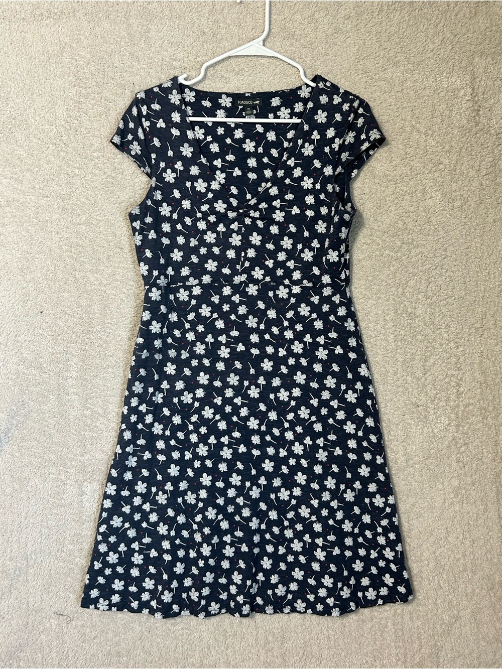 Toad&Co Rosemarie short sleeve dress in black with a white floral Size M. Spring